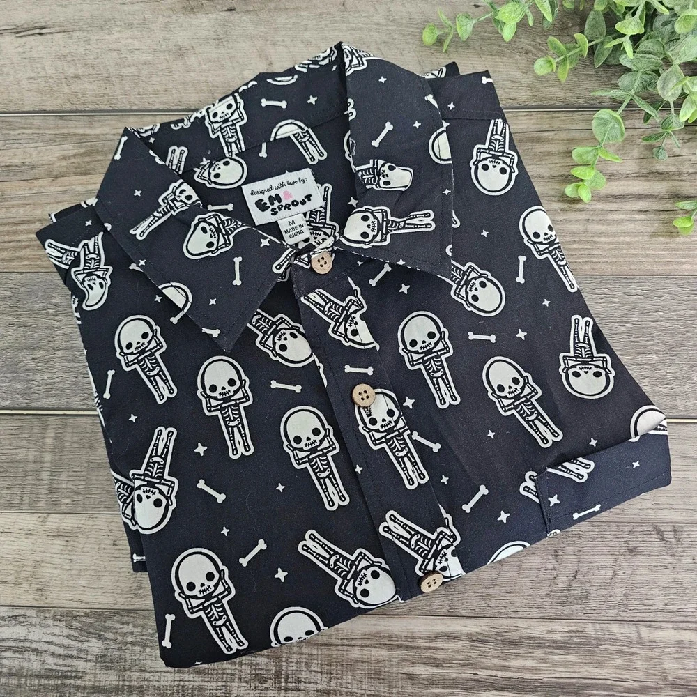 Em‎ & Sprout Skeleton Button Down Shirt Halloween Goth Kawaii Graphic Medium
